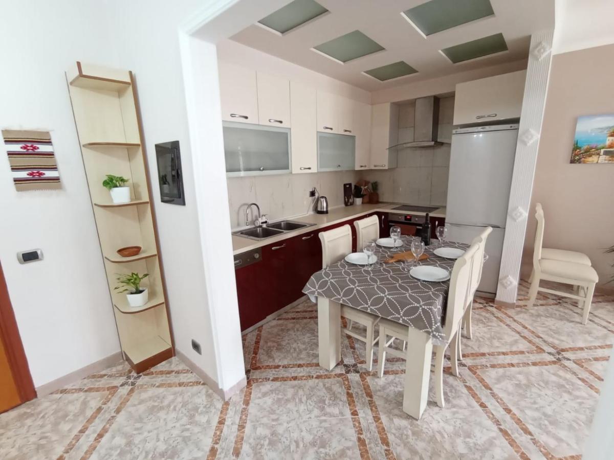 Trea Accomodations - 2 Bedrooms - Riviera With Private Parking Vlore Bagian luar foto